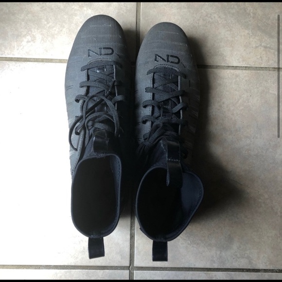 Under armor cleats - Picture 2 of 6